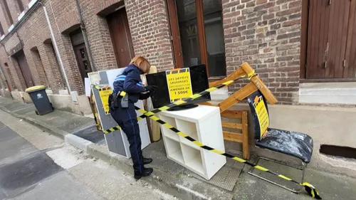 Une ville normande transforme les dépôts sauvages en scènes de crime