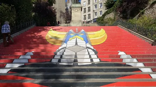 Goldorak s’installe sur l’emblématique escalier Denis-Papin à Blois