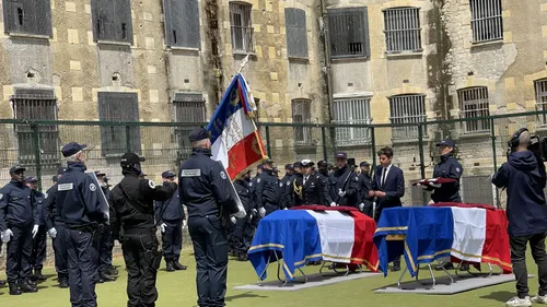 Caen : Gabriel Attal rend hommage aux agents pénitentiaires tués