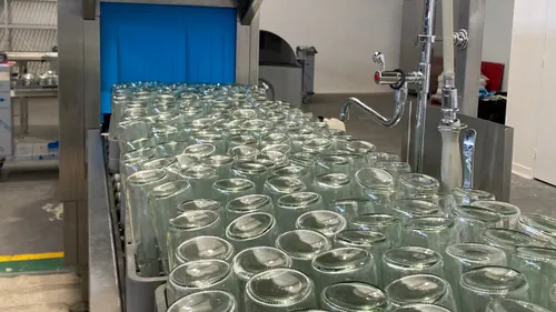 Val-de-Reuil : une association se lance dans le réemploi du verre
