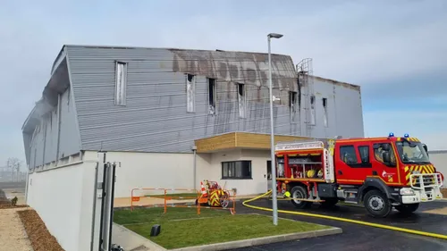 Près de Blois, un centre de collecte de déchets en feu