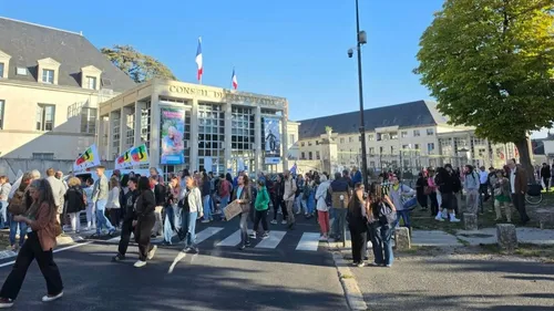 Colère lycéenne : on a de nouveau manifesté à Bourges, Blois et...