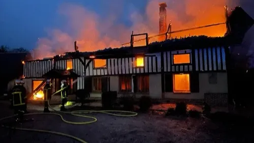 Seine-Maritime : une longère ravagée par les flammes
