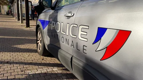 Le Mans : deux ans ferme pour avoir traîné un policier avec sa voiture