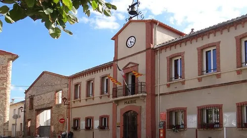 Hermeline Malherbe : Pose d'une passerelle à Alenya