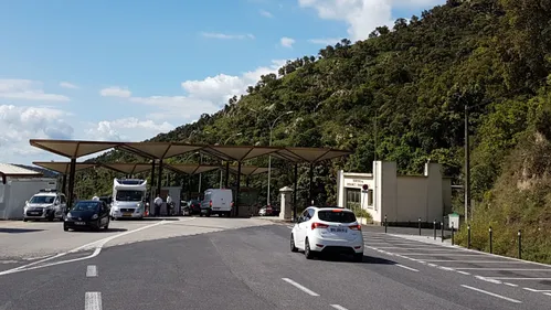 Pyrénées-Orientales : de grosses sommes d'argent saisies au Perthus 