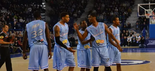 La Chorale en danger chez le leader