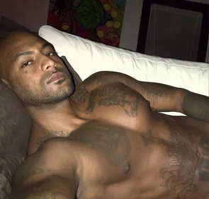 Booba torse nu sur Instagram