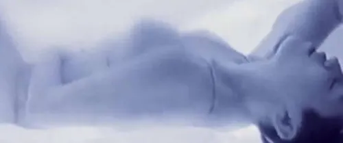 Miley Cyrus simule un acte de masturbation