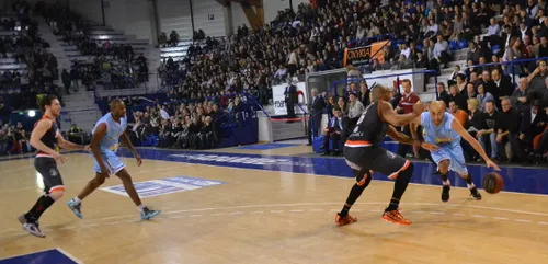 Basket : la Chorale à l'épreuve du champion