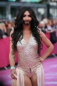 Une transsexuelle avec de la barbe à l’Eurovision 2014