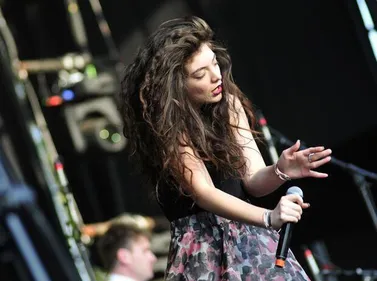 Lorde s’insurge contre les photos retouchées