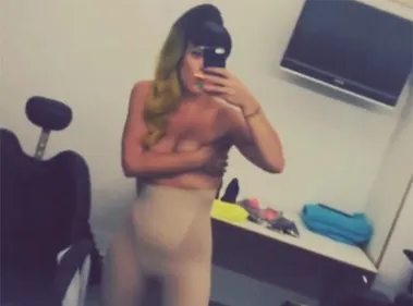 Lily Allen topless sur Instagram