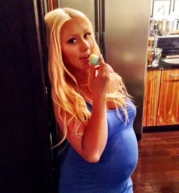 Christina Aguilera, son ventre de femme enceinte