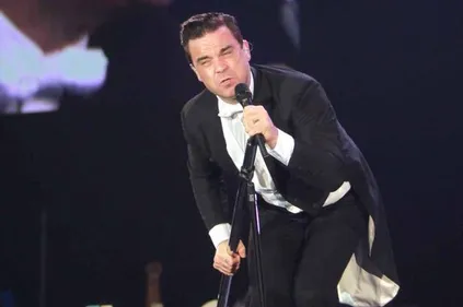 Robbie Williams casse le bras d’une fan