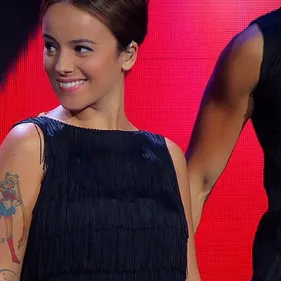 Alizée, de blonde platine à brune