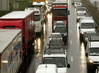 Fin des vacances : un vendredi "orange" sur les routes d'AURA