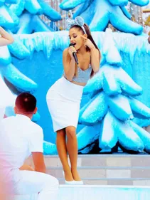 Ariana Grande fait fondre la glace
