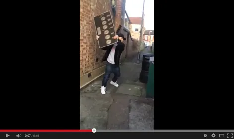 East 17 : Brian Harvey pète un câble