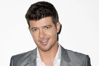 Robin Thicke sans sa petite amie pour la Saint-Sylvestre
