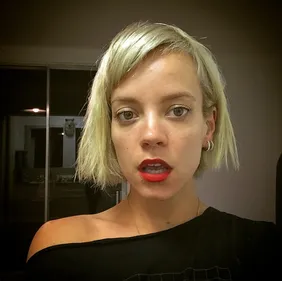 Lily Allen blonde platine