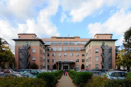 "Touche pas à mon hosto" : inquiétudes dans les hôpitaux publics de...