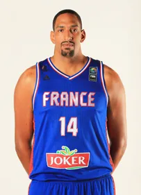 Basket : Alexis Ajinça reste avec les bleus