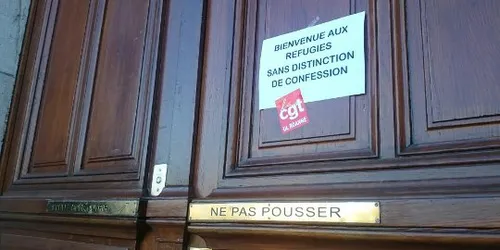 Migrants : une manifestation à Roanne contre les propos d'Yves Nicolin
