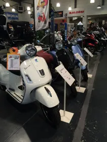 Remise de la VESPA chez les Etablissements Thollot à Villars