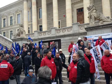 Les policiers ligériens dans la rue pour manifester leur colère (màj)