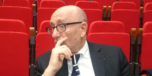 A Roanne, Alain Jakubowicz appelle à « ne rien changer à notre mode...