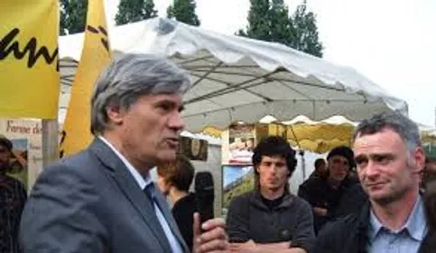 Laurent Pinatel : "Manuel Valls doit apporter des solutions aux...