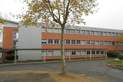 Montbrison : une enseignante blessée à l'arme blanche au lycée...