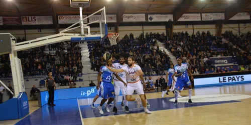 Basket : Roanne et Saint-Chamond perdent et glissent au classement
