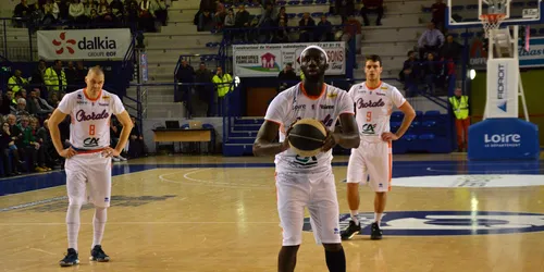 Basket : Roanne battu, Saint-Chamond garde espoir