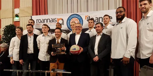 Basket : les Choraliens fêtent leur trophée à l'Hôtel de Ville