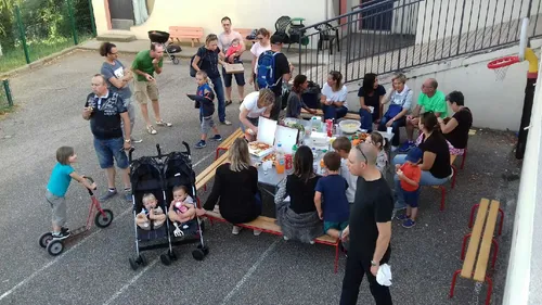 Villars : des parents d'élèves ont passé la nuit à l'école