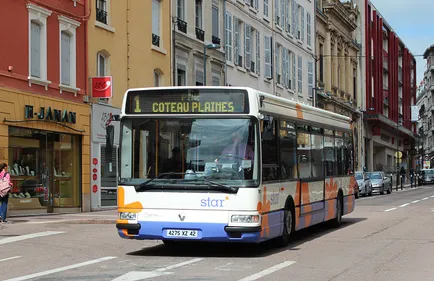 Roanne : la conductrice du bus pris pour cible lundi soir témoigne...