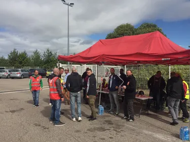 Piquet de grève pour les salariés de CREMLOG à la Talaudière