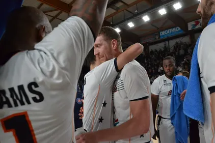 Basket : la Chorale impériale à la Halle