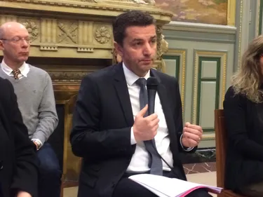 Emoluments de Gael Perdriau divisés par deux : les élus de...