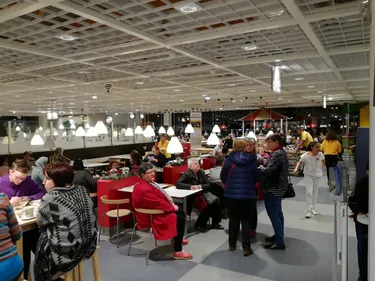 Cinquième repas chez Ikéa pour les bénéficiaires des Restos du Cœur