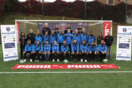 L'équipe de sport adapté du FCO Firminy sur la pelouse de Geoffroy...