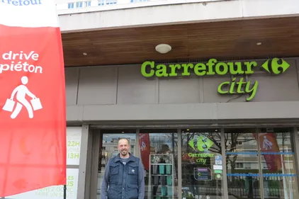 Carrefour teste le drive piéton à Saint-Etienne