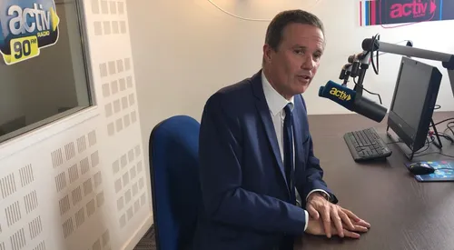 Sur ACTIV, Nicolas Dupont-Aignan fait des appels du pied à Wauquiez