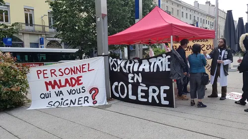 CHU de Saint-Etienne : la direction fait des annonces pour la...