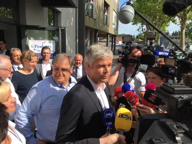 A Feurs, Wauquiez assume le tract polémique et le costume en Irak