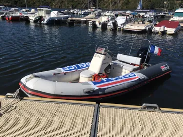Loire : la police a désormais son bateau pour mener des opérations...