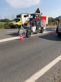 Deux agents du Département de la Loire fauchés par une voiture sur...