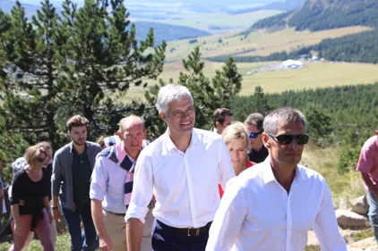 Au Mont-Mézenc, Wauquiez fustige la politique d'Emmanuel Macron